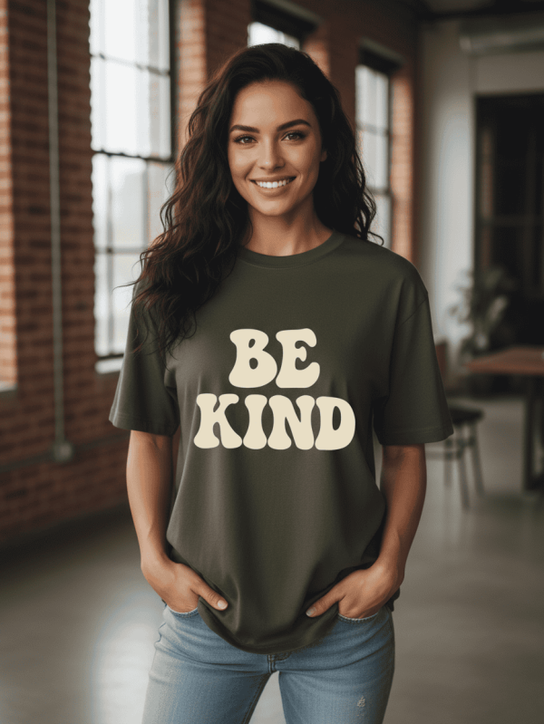 Be Kind Women Classic oversized T-Shirt